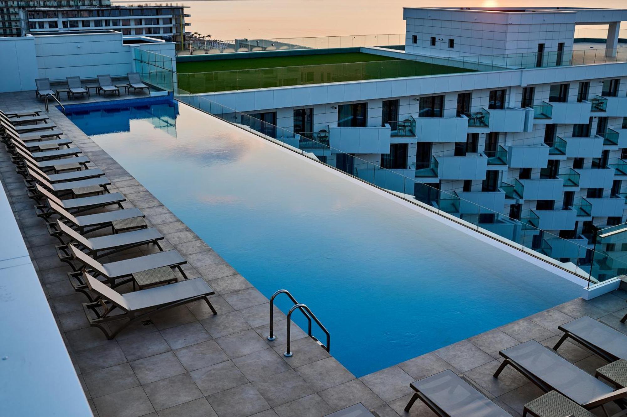 Crystal Beach - Infinity Pool & Spa Resort Năvodari Eksteriør bilde