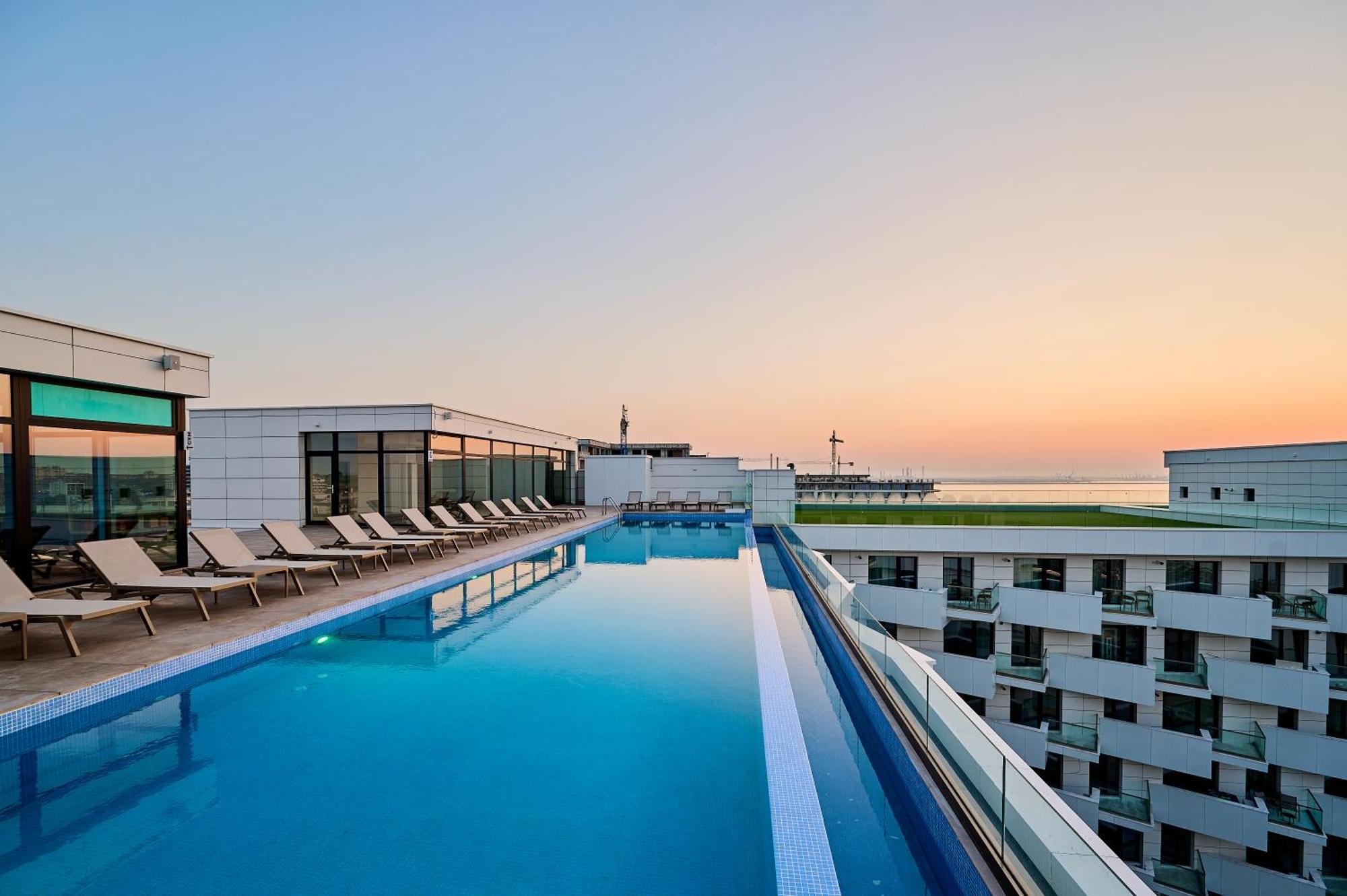 Crystal Beach - Infinity Pool & Spa Resort Năvodari Eksteriør bilde